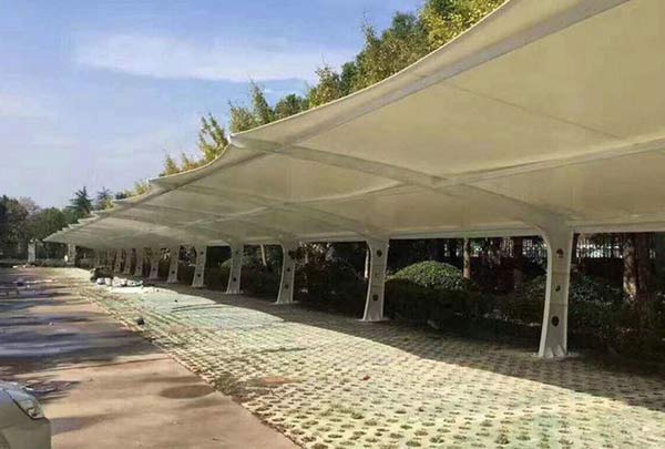 如何降低膜結(jié)構(gòu)停車棚造價(jià)？