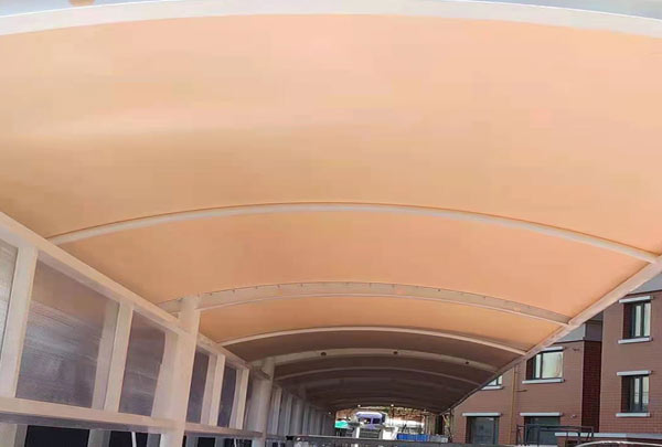 長(zhǎng)春膜結(jié)構(gòu)停車(chē)棚的特點(diǎn)