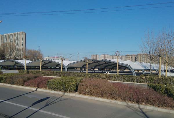 長春膜結(jié)構(gòu)停車棚的施工過程