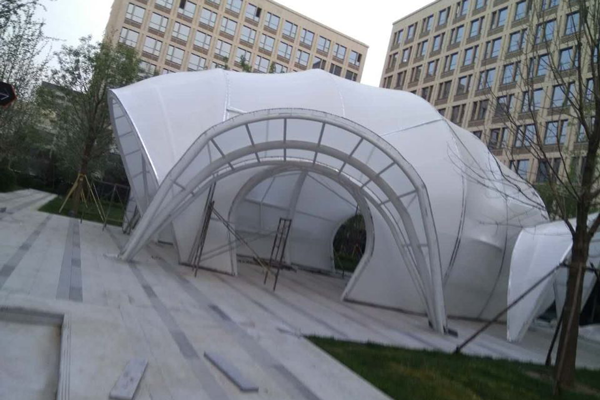 不同搭建方式的長春張拉膜：多樣風格與功能解析